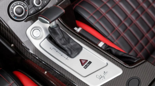 Ультра-редкий Mercedes-Benz SLR McLaren Stirling Moss без пробега Ультра-редкий Mercedes-Benz SLR McLaren Stirling Moss без пробега