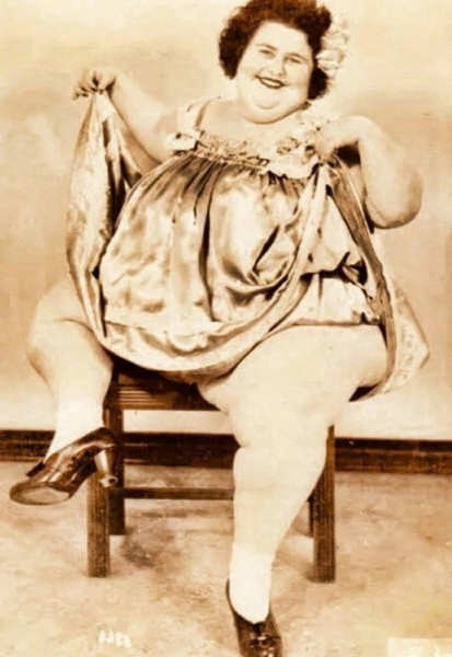 Очаровательная Селеста, прославившаяся как пышка и худышка Очаровательная Селеста, прославившаяся как пышка и худышка