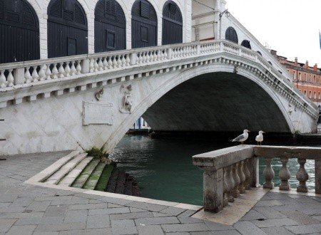 Апокалипсис сегодня: пустые улицы туристических центров по всему миру Апокалипсис сегодня: пустые улицы туристических центров по всему миру