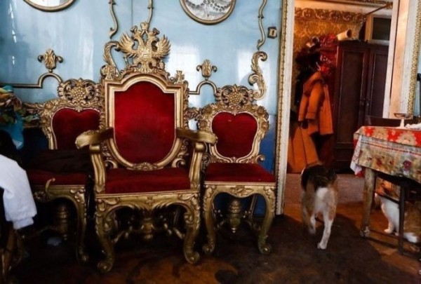 Старенький домик в Брянске прячет в себе королевские апартаменты Старенький домик в Брянске прячет в себе королевские апартаменты