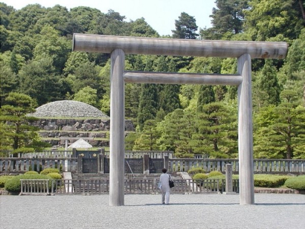 Как проходили самые дорогие и пышные похороны известных людей в истории Как проходили самые дорогие и пышные похороны известных людей в истории