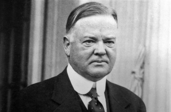 Охота на НЛО, переселение белок и купание голышом: странности американских президентов Охота на НЛО, переселение белок и купание голышом: странности американских президентов