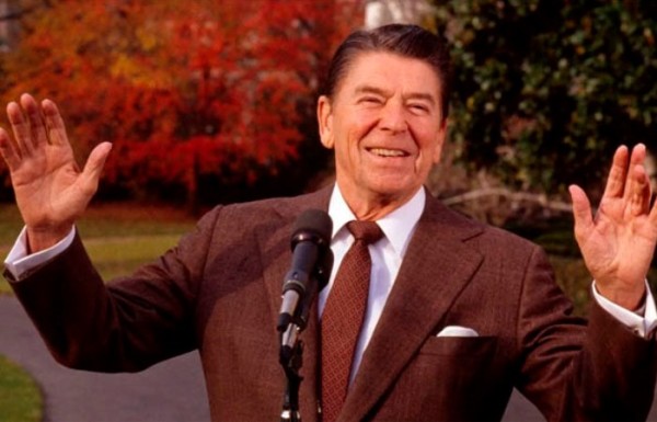 Охота на НЛО, переселение белок и купание голышом: странности американских президентов Охота на НЛО, переселение белок и купание голышом: странности американских президентов