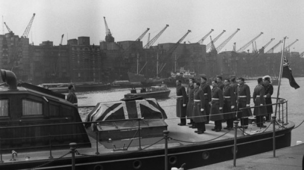 Как проходили самые дорогие и пышные похороны известных людей в истории Как проходили самые дорогие и пышные похороны известных людей в истории