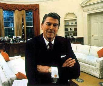 Охота на НЛО, переселение белок и купание голышом: странности американских президентов Охота на НЛО, переселение белок и купание голышом: странности американских президентов