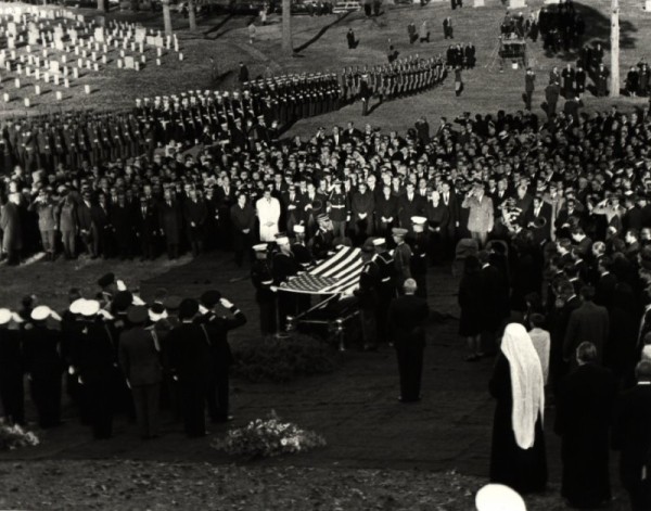 Как проходили самые дорогие и пышные похороны известных людей в истории Как проходили самые дорогие и пышные похороны известных людей в истории