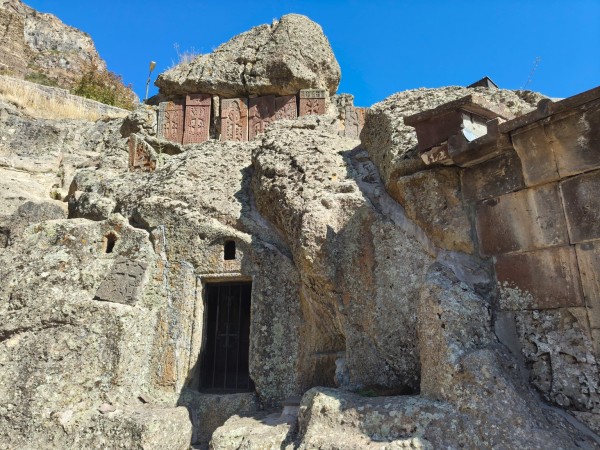 Экскурсия в Гарни и Гегард — лучшее рядом с Ереваном Экскурсия в Гарни и Гегард — лучшее рядом с Ереваном