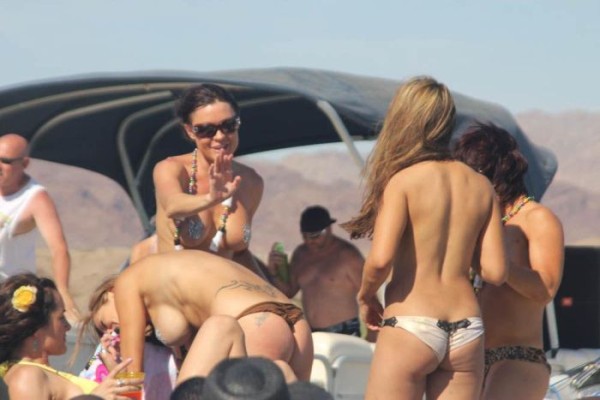 Рай для мужчин - озеро Хавасу (31фото) Рай для мужчин - озеро Хавасу (31фото)