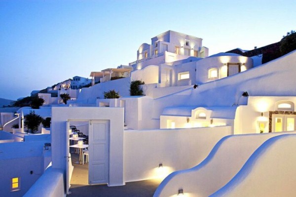 Почему на греческих островах все дома сине-белые и здания не красят в другие цвета Почему на греческих островах все дома сине-белые и здания не красят в другие цвета