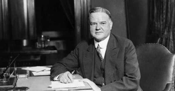 Охота на НЛО, переселение белок и купание голышом: странности американских президентов Охота на НЛО, переселение белок и купание голышом: странности американских президентов