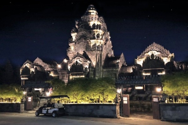 В Камбодже негодуют по поводу фасада тайского отеля В Камбодже негодуют по поводу фасада тайского отеля