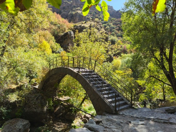 Экскурсия в Гарни и Гегард — лучшее рядом с Ереваном Экскурсия в Гарни и Гегард — лучшее рядом с Ереваном