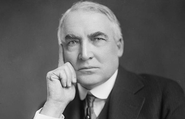 Охота на НЛО, переселение белок и купание голышом: странности американских президентов Охота на НЛО, переселение белок и купание голышом: странности американских президентов