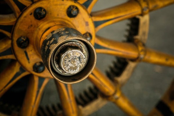 Первый автомобиль, построенный компанией Porsche, был найден в сарае нетронутым более века (5 фото) Первый автомобиль, построенный компанией Porsche, был найден в сарае нетронутым более века (5 фото)