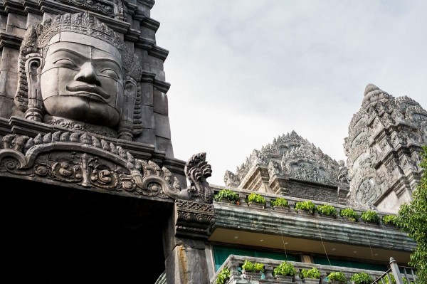 В Камбодже негодуют по поводу фасада тайского отеля В Камбодже негодуют по поводу фасада тайского отеля