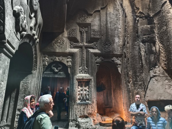 Экскурсия в Гарни и Гегард — лучшее рядом с Ереваном Экскурсия в Гарни и Гегард — лучшее рядом с Ереваном