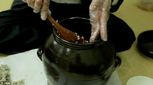 Корейское вино, которое делается из детских фекалий Корейское вино, которое делается из детских фекалий