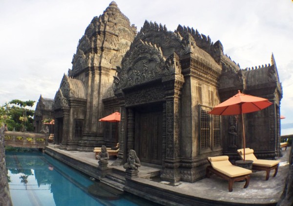 В Камбодже негодуют по поводу фасада тайского отеля В Камбодже негодуют по поводу фасада тайского отеля