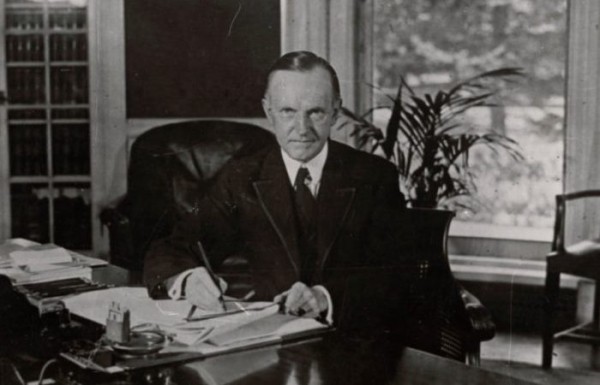 Охота на НЛО, переселение белок и купание голышом: странности американских президентов Охота на НЛО, переселение белок и купание голышом: странности американских президентов