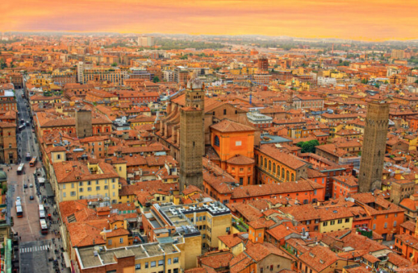 Зачем в средневековой Италии строили высокие каменные башни внутри городских стен Зачем в средневековой Италии строили высокие каменные башни внутри городских стен