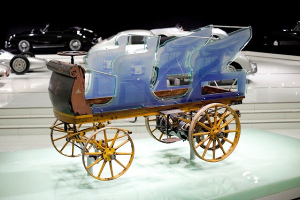 Первый автомобиль, построенный компанией Porsche, был найден в сарае нетронутым более века (5 фото) Первый автомобиль, построенный компанией Porsche, был найден в сарае нетронутым более века (5 фото)