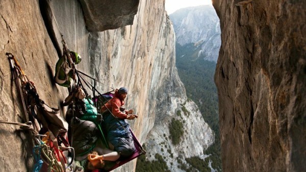 Как скалолазы спят (23 фото) Как скалолазы спят (23 фото)