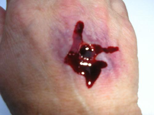 Странные и необъяснимые явления: появление стигматов и самовоспламенения Странные и необъяснимые явления: появление стигматов и самовоспламенения