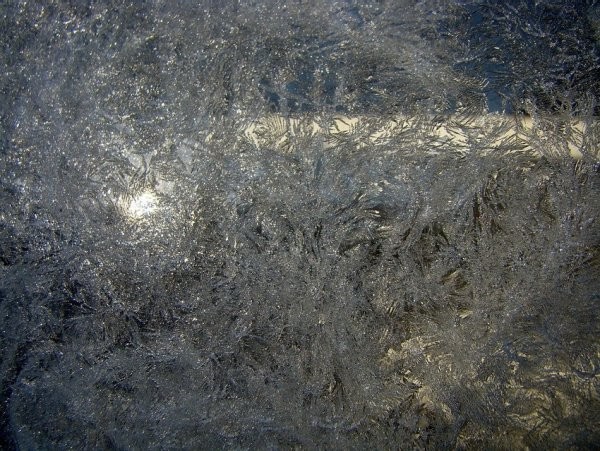 Зимнее волшебство на стекле (12 фото) Зимнее волшебство на стекле (12 фото)