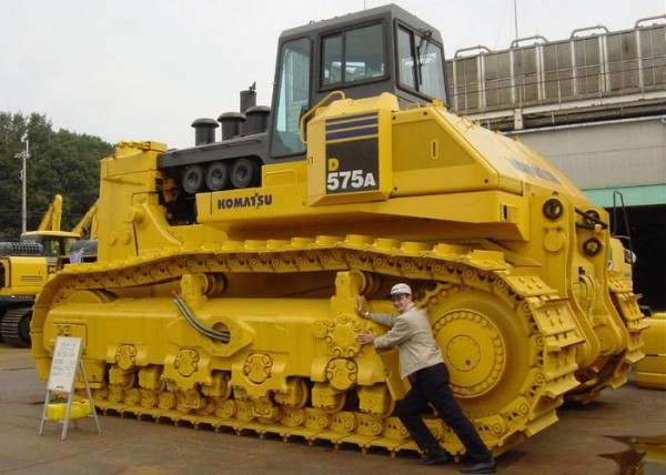 Самые огромные бульдозеры и тракторы в мире Самые огромные бульдозеры и тракторы в мире