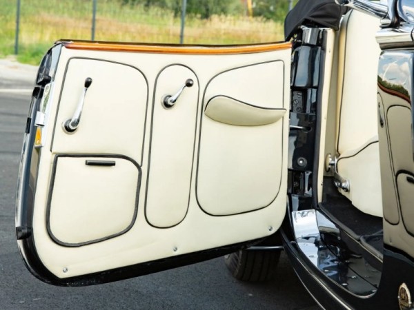 Единственный сохранившийся довоенный родстер Horch 855 1939 года Единственный сохранившийся довоенный родстер Horch 855 1939 года