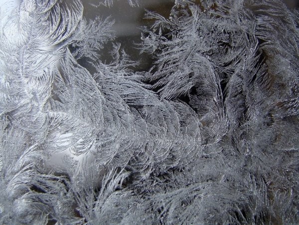 Зимнее волшебство на стекле (12 фото) Зимнее волшебство на стекле (12 фото)