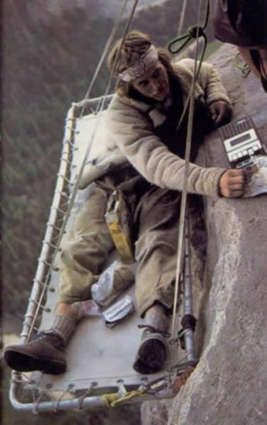 Как скалолазы спят (23 фото) Как скалолазы спят (23 фото)