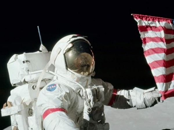 Почему больше не происходит высадок людей на Луну? Почему больше не происходит высадок людей на Луну?