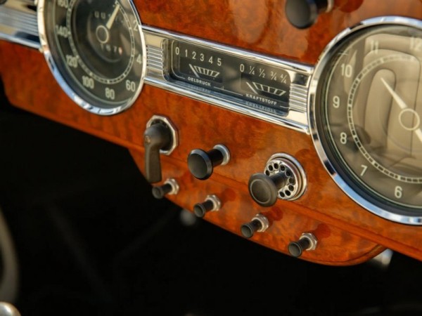 Единственный сохранившийся довоенный родстер Horch 855 1939 года Единственный сохранившийся довоенный родстер Horch 855 1939 года