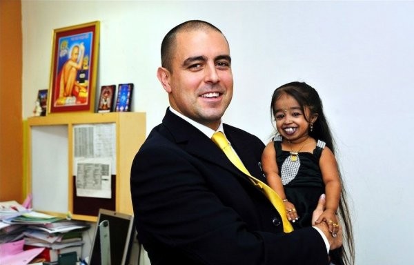 Рекорд Гиннеcса: самая маленькая женщина в мире (8 фото) Рекорд Гиннеcса: самая маленькая женщина в мире (8 фото)