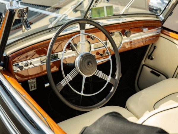 Единственный сохранившийся довоенный родстер Horch 855 1939 года Единственный сохранившийся довоенный родстер Horch 855 1939 года