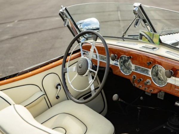 Единственный сохранившийся довоенный родстер Horch 855 1939 года Единственный сохранившийся довоенный родстер Horch 855 1939 года