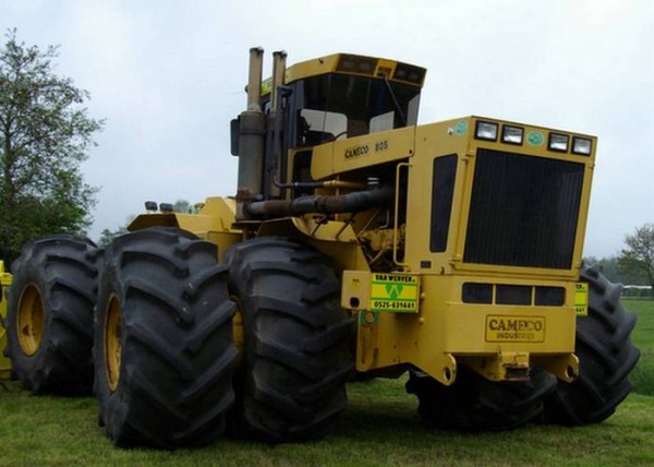 Самые огромные бульдозеры и тракторы в мире Самые огромные бульдозеры и тракторы в мире