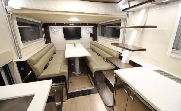 Пятизвездочный дом в грузовике (9 фото) Пятизвездочный дом в грузовике (9 фото)