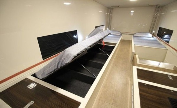 Пятизвездочный дом в грузовике (9 фото) Пятизвездочный дом в грузовике (9 фото)