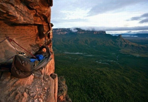 Как скалолазы спят (23 фото) Как скалолазы спят (23 фото)