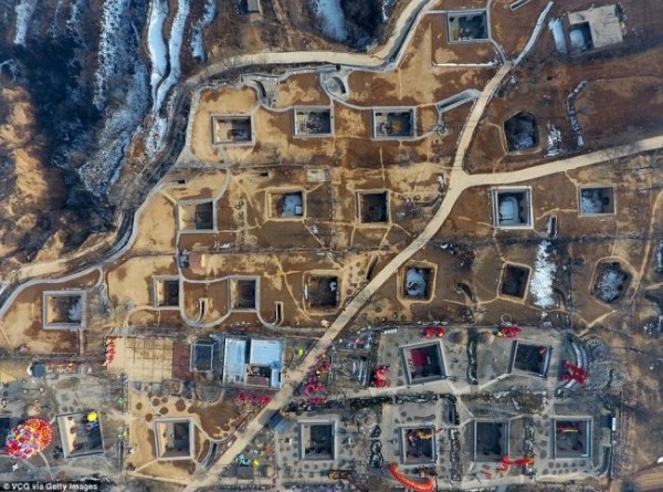 Яодун: Китайские пещерные дома (11 фото)