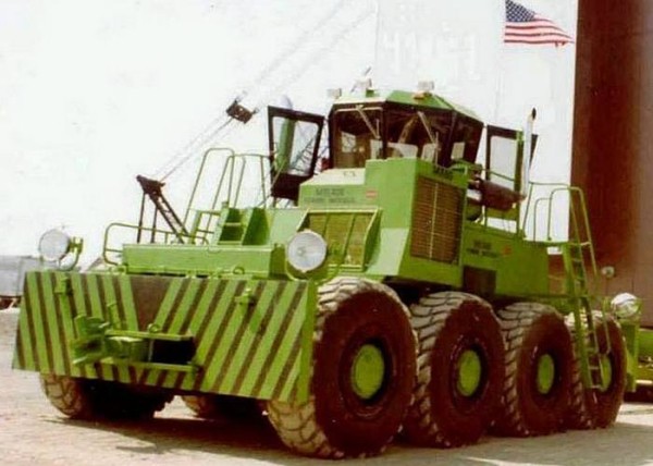 Самые огромные бульдозеры и тракторы в мире Самые огромные бульдозеры и тракторы в мире