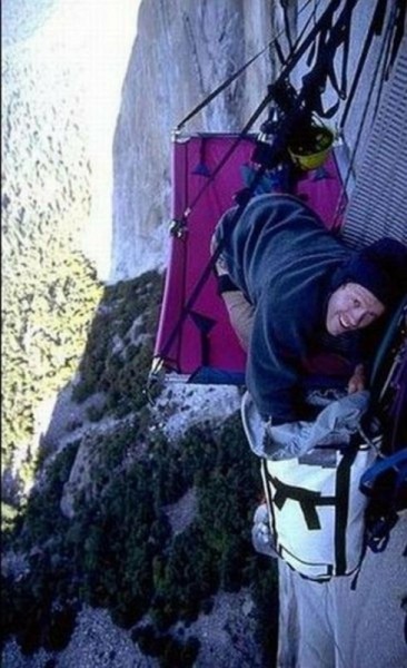 Как скалолазы спят (23 фото) Как скалолазы спят (23 фото)