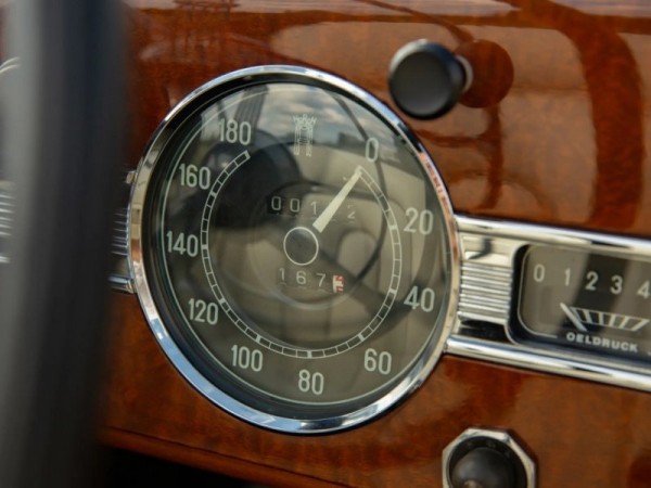 Единственный сохранившийся довоенный родстер Horch 855 1939 года Единственный сохранившийся довоенный родстер Horch 855 1939 года