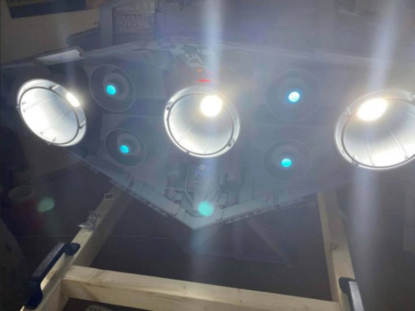 Фанат "Звёздных войн" создаёт у себя в гараже прототип звёздного разрушителя (10 фото) Фанат "Звёздных войн" создаёт у себя в гараже прототип звёздного разрушителя (10 фото)