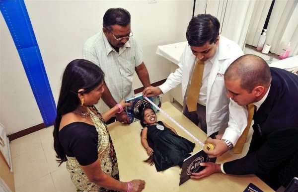 Рекорд Гиннеcса: самая маленькая женщина в мире (8 фото) Рекорд Гиннеcса: самая маленькая женщина в мире (8 фото)