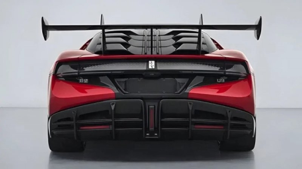 Обновленная версия электрического гиперкара Yangwang U9 получила силовую установку в 3019 л.с. Обновленная версия электрического гиперкара Yangwang U9 получила силовую установку в 3019 л.с.