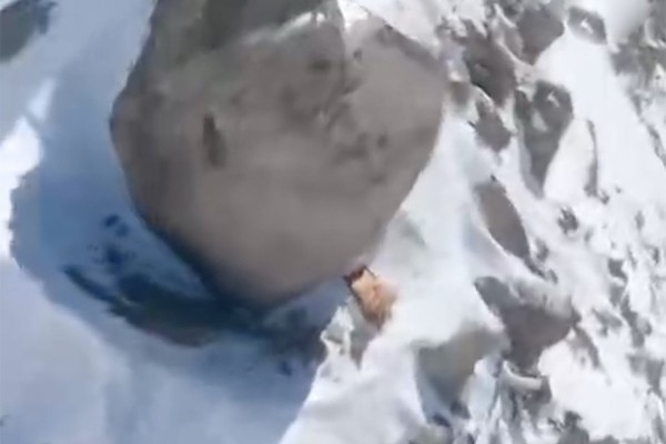 «Туда невозможно добраться». Операцию по спасению российской альпинистки завершили «Туда невозможно добраться». Операцию по спасению российской альпинистки завершили