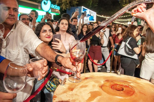 Старше Рима и дружелюбнее мегаполисов. Что притягивает туристов в Ереван и чем там заняться? Старше Рима и дружелюбнее мегаполисов. Что притягивает туристов в Ереван и чем там заняться?